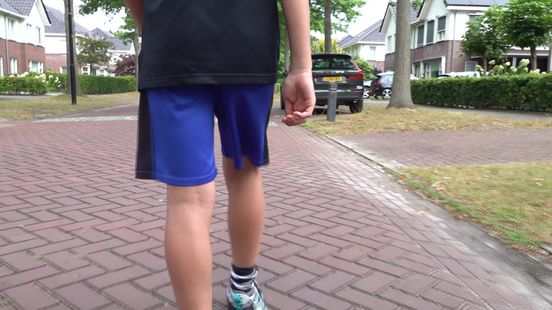 Novan (12) loopt jaar lang in korte broek