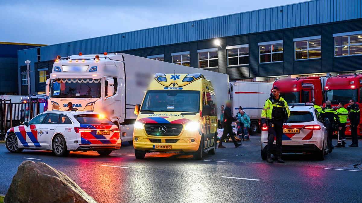 Persoon overleden na ongeluk met vrachtwagen