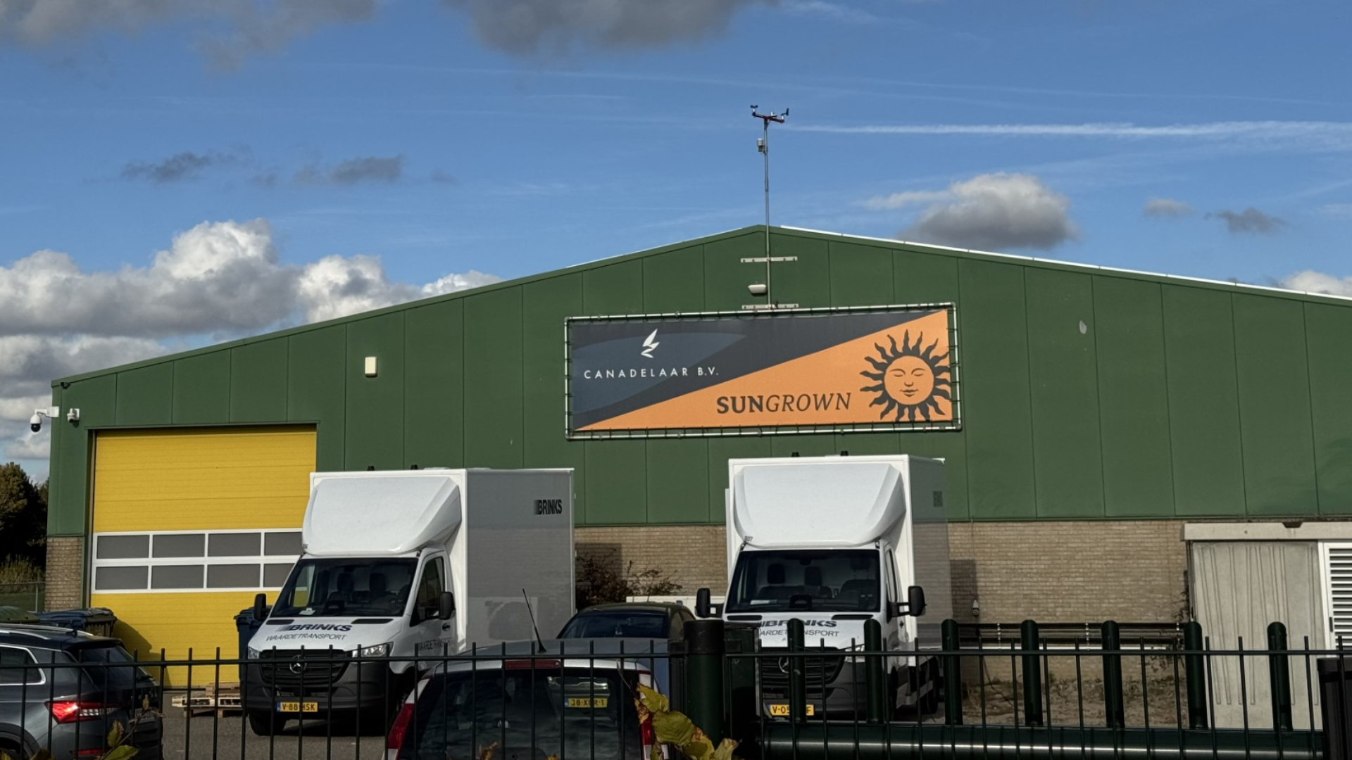 De wietkwekerij aan de Middelweg in Hellevoetsluis.