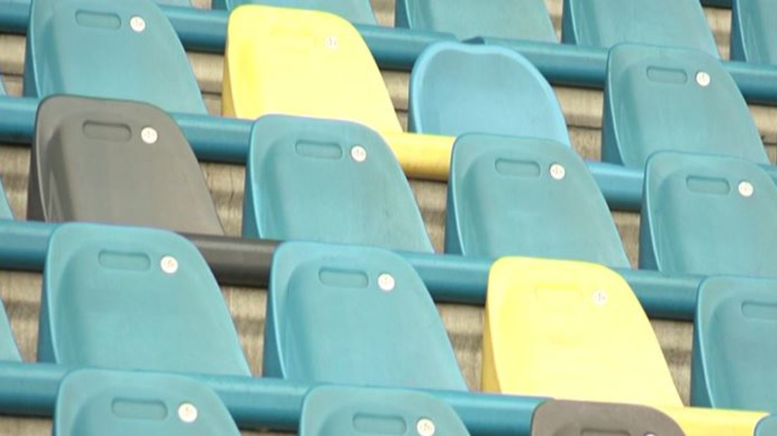 Vitesse gaat de capaciteit van GelreDome bij voetbalwedstrijden met 17 procent verkleinen. Met ingang van komend seizoen zal het aantal zitplaatsen van het stadion in Arnhem worden teruggebracht van 25.500 naar 21.248.