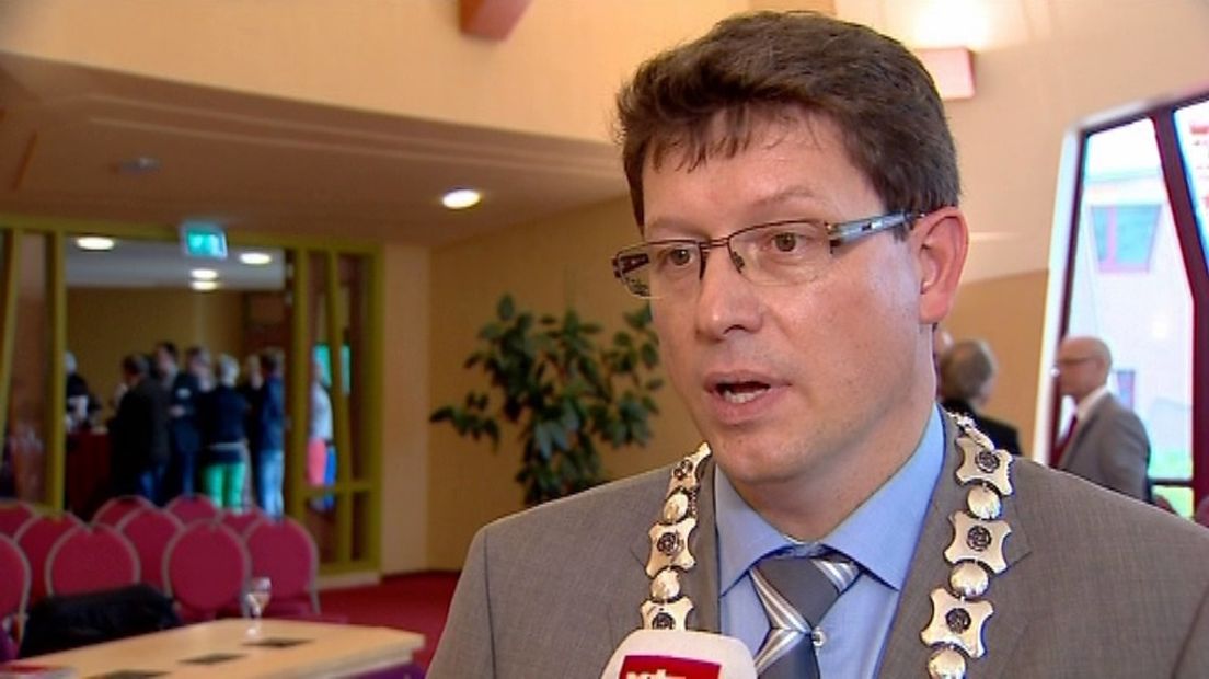 Burgemeester De Groot over de komst van het azc in Echten (Rechten: RTV Drenthe)