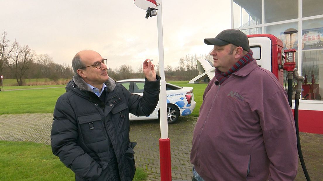 Met een molecuul wordt de werking van waterstof uitgelegd.