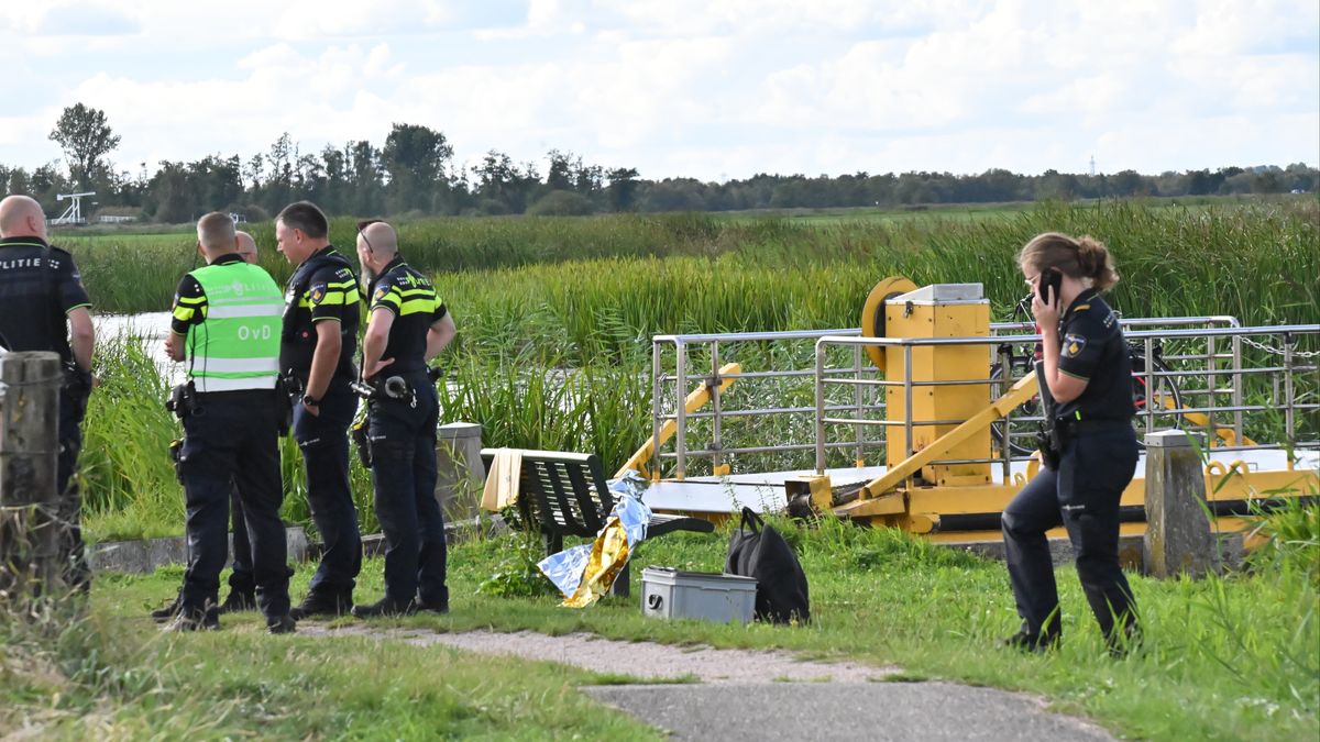 Fietser overleden nadat hij in water belandt bij pont in Oldemarkt