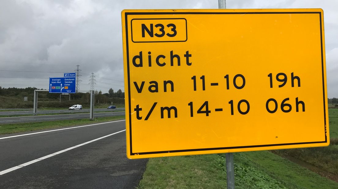 De N33 is dit weekeinde voor de achtste keer dit jaar dicht (Rechten: Serge Vinkenvleugel/RTV Drenthe)