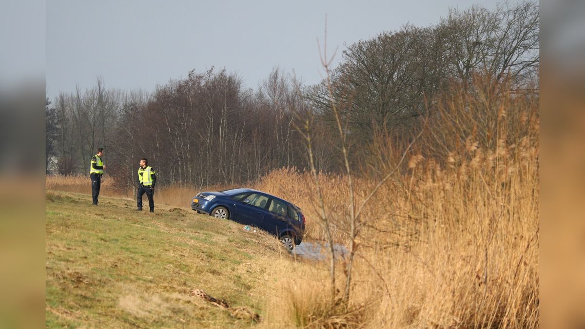 Auto raakt van de weg bij Haskerdijken