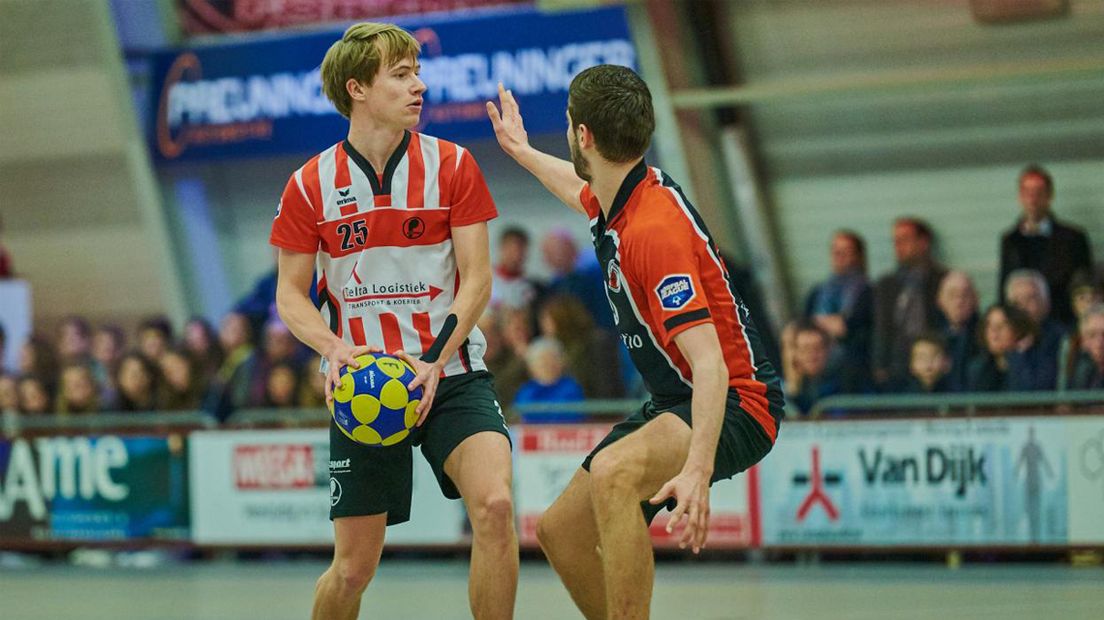 Nik van der Steen van Fortuna aan de bal 