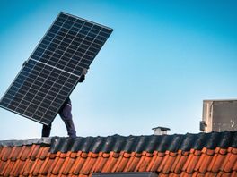 Waarom het zo vaak misgaat op het dak: 'Geen enkel zonnepaneel is het waard ervoor te sterven'