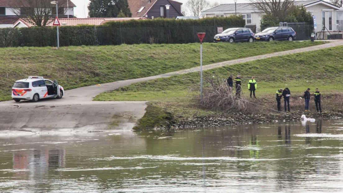 Het lijk lag naast het fietsveer