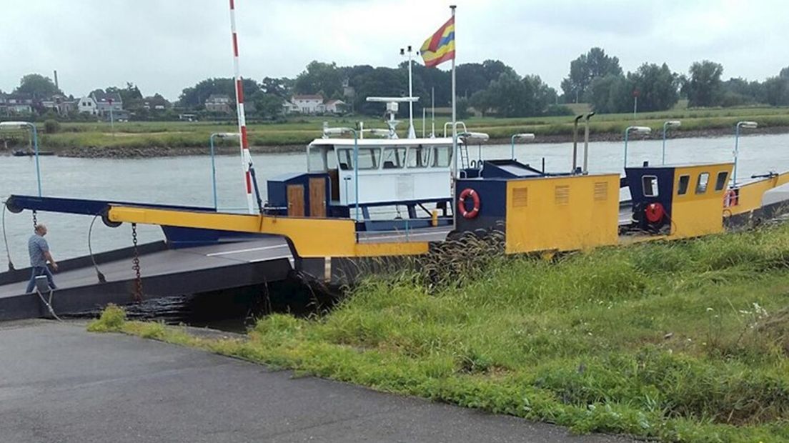 Olster veer voor groot onderhoud naar de werf