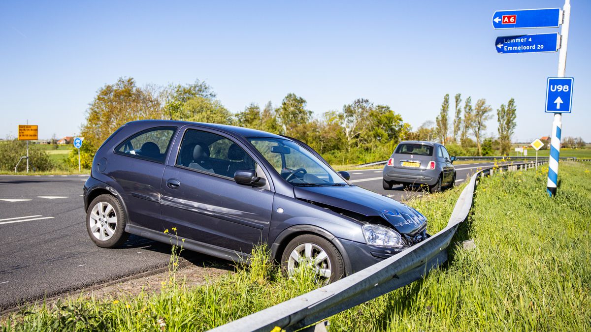 Auto knalt tegen vangrail aan bij Follega