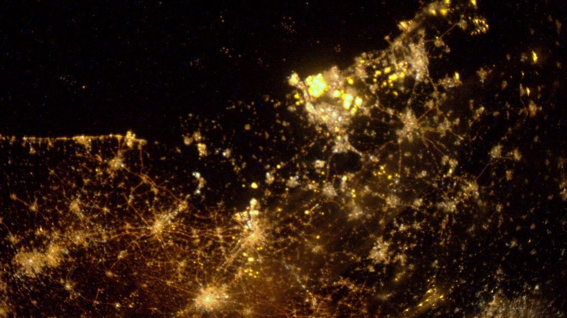 Nachtelijke satellietfoto laat verschillen in lichtvervuiling duidelijk zien