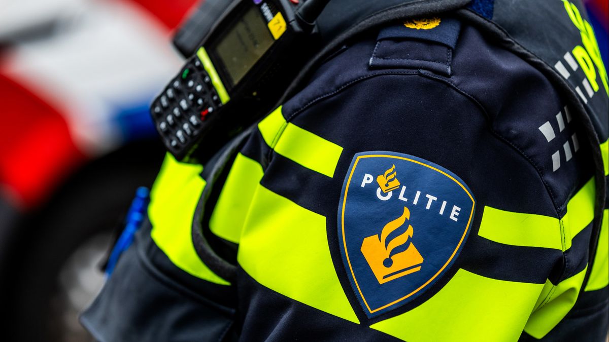 Jongen van 13 doet zich voor als politieagent en probeert vrouw te bestelen