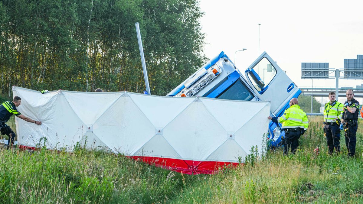 Dodelijk ongeluk met vrachtwagen op A37, weg dicht bij knooppunt Holsloot