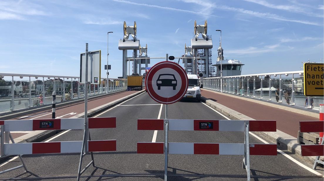 De stadsbrug in Kampen krijgt een grote onderhoudsbeurt