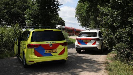 Motorrijder geschept door auto · geen treinen door aanrijding. Motorrijder geschept door auto · geen treinen door aanrijding.