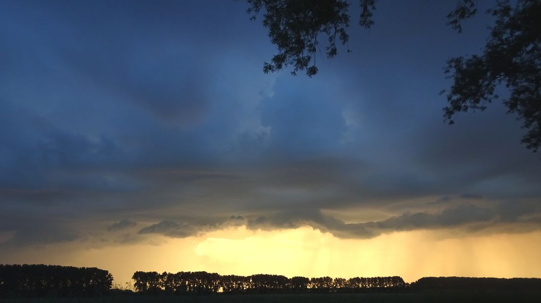 Het onweer is onderweg (archief)