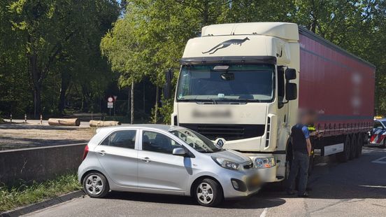 Loods brandt opnieuw • aanrijding met vrachtwagen