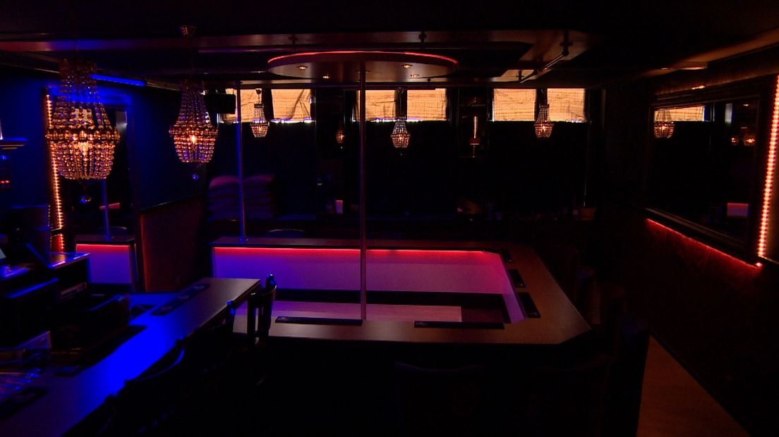 Stripclub heeft zin in mariniers (video)