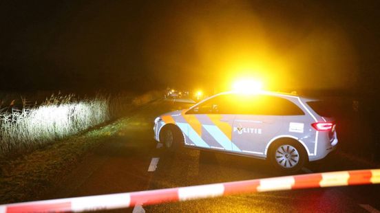Politie zoekt lichtgrijze auto na aanrijding