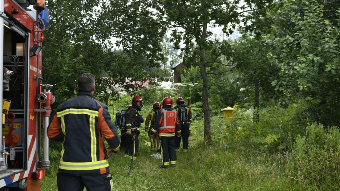 In de oude steenfabriek aan de Alberdaweg bij Appingedam is brand uitgebroken.