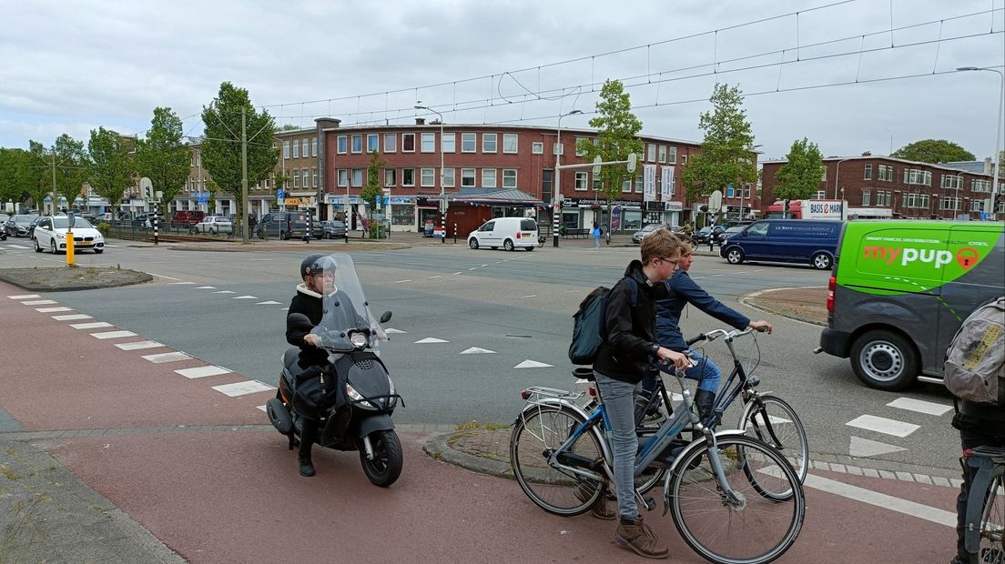 De kruising Apeldoornselaan-Zuiderparklaan in Den Haag wordt binnenkort aangepakt
