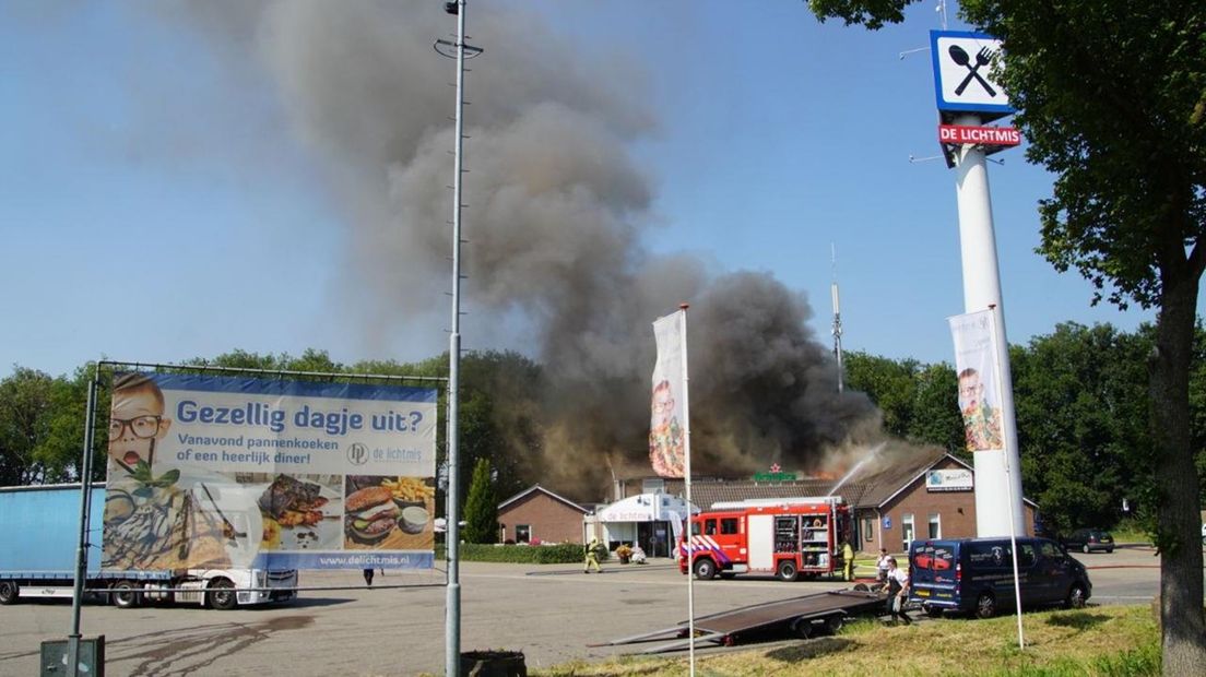 Grote brand bij wegrestaurant De Lichtmis