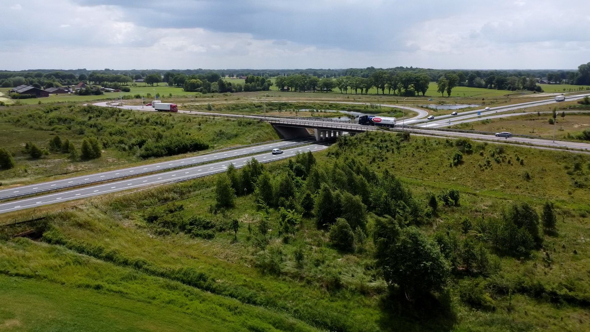 Het viaduct tussen Eibergen en Groenlo waar bodem-as is gebruikt voor het ophogen