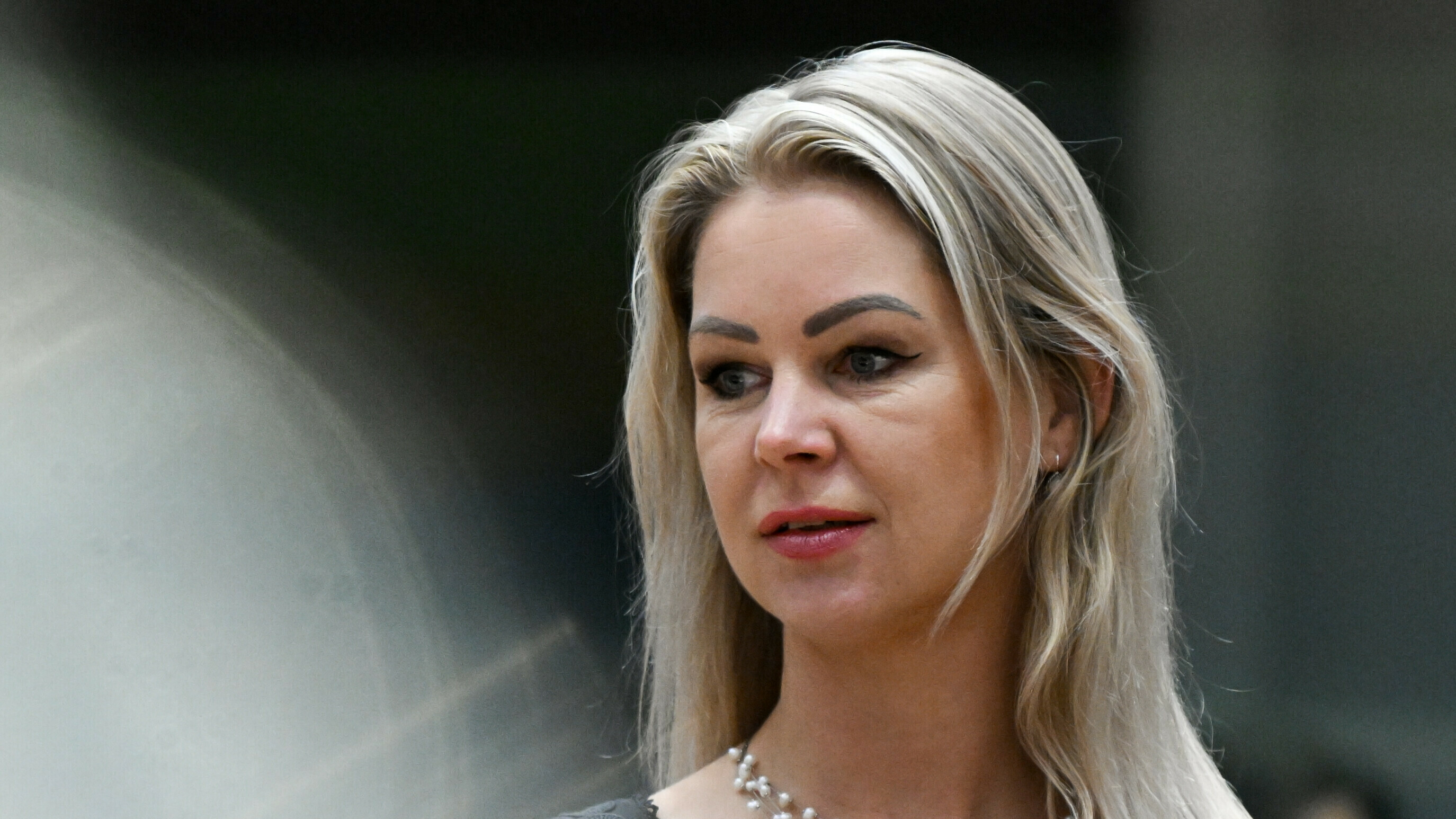 Minister Wiersma lûkt folle minder jild út as har foargonger om te wurkjen oan minder stikstofdelslach