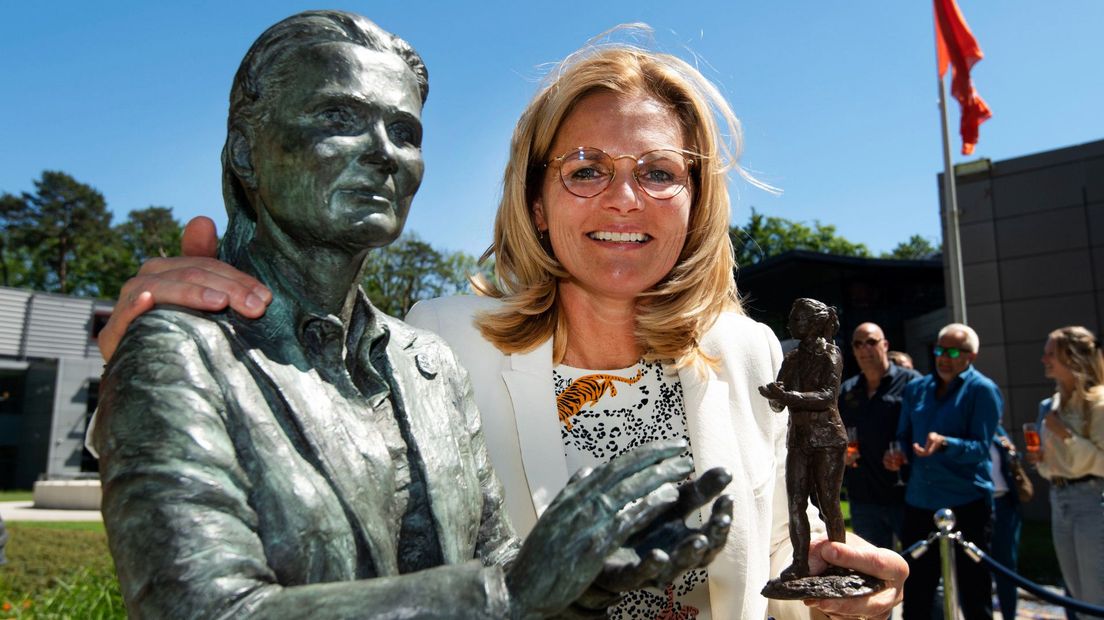 Wiegman is de eerste vrouw met een standbeeld in de beeldentuin van de KNVB I