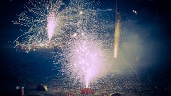 Jaap richt met buren vereniging op om in straat toch vuurwerk af te kunnen steken met oud en nieuw Nieuws