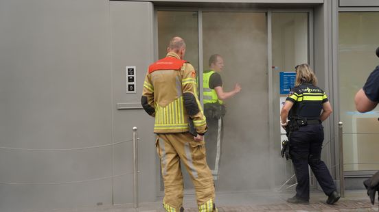 Brillenwinkel staat blauw van de rook | Oude dame aangereden door pick-up truck. Brillenwinkel staat blauw van de rook | Oude dame aangereden door pick-up truck.