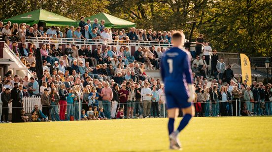 Oudste voetbalderby van Nederland na 25 jaar weer gespeeld: 'Eindelijk weer' Nieuws