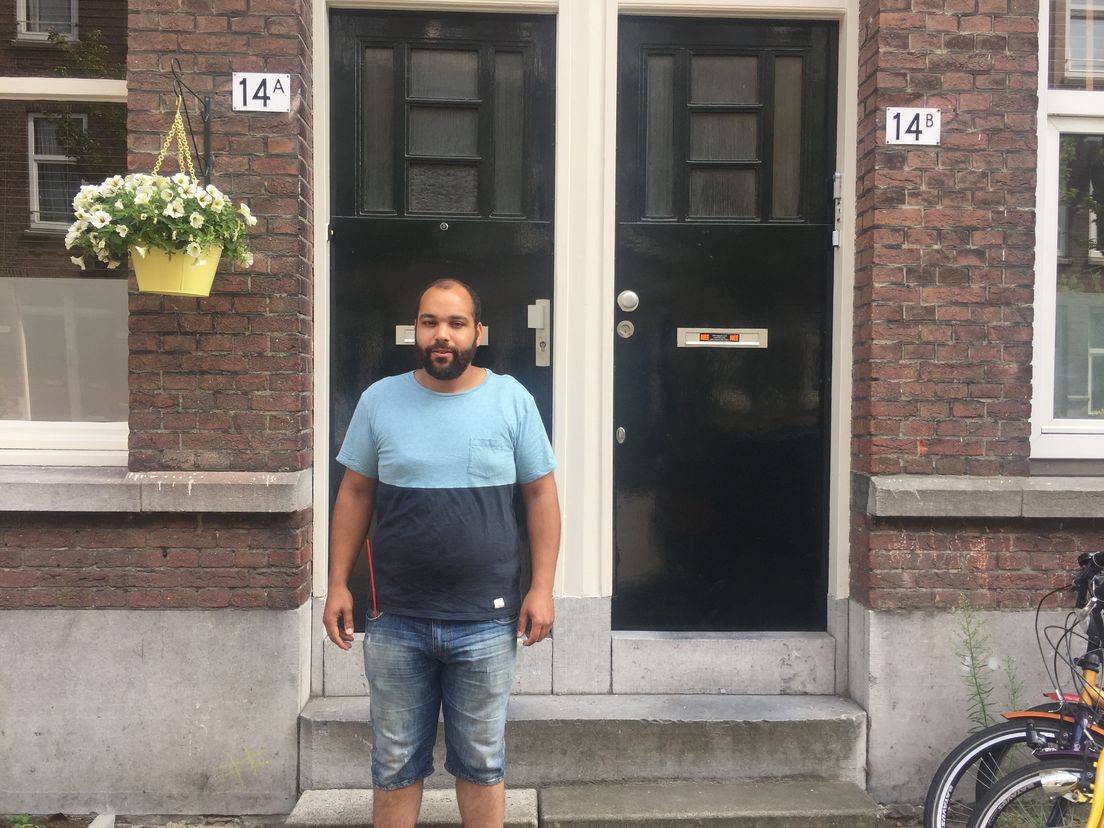 Geboren in de Beatrijsstraat en hij woont er nog. "Gezellig hier en een mooie mix"", zegt Jeff Henson.