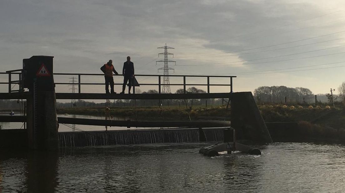 Waterschap Rijn en IJssel heeft de stuwen in rivier de Berkel woensdagmorgen weer opengezet. Door een breuk in een ondergrondse persleiding raakte de rivier ernstig vervuild. De grote schoonmaak van de Berkel bij Lochem is sneller achter de rug dan gedacht.