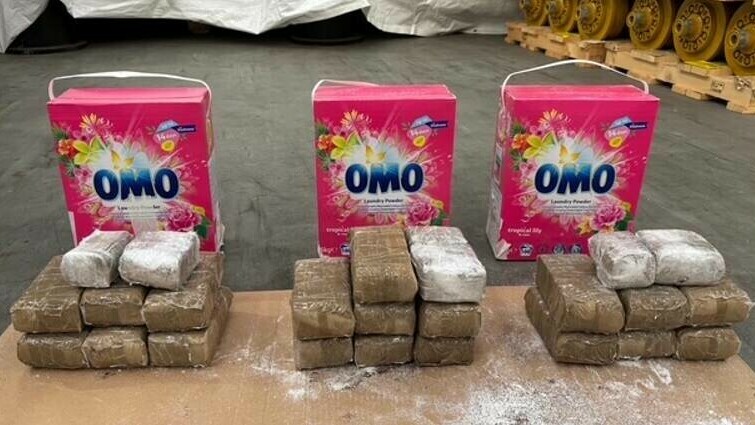 13 kilo hasj gevonden in wasmiddel in haven Vlissingen