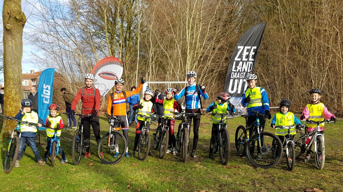 Zeeuws-Vlaamse jeugd leert mountainbiken (video)