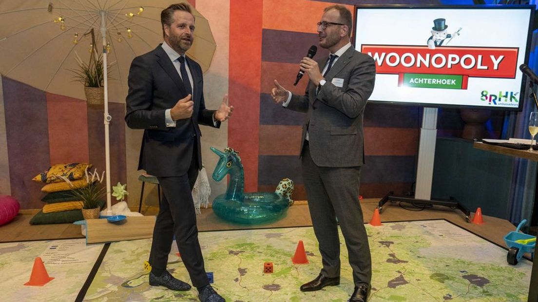 Minister Hugo de Jonge en voorzitter Mark Boumans van de 8RHK-ambassadeurs in gesprek.