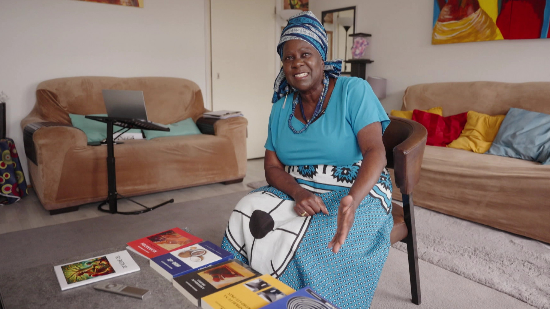 Krofaya schreef de meeste boeken in het Sranantongo