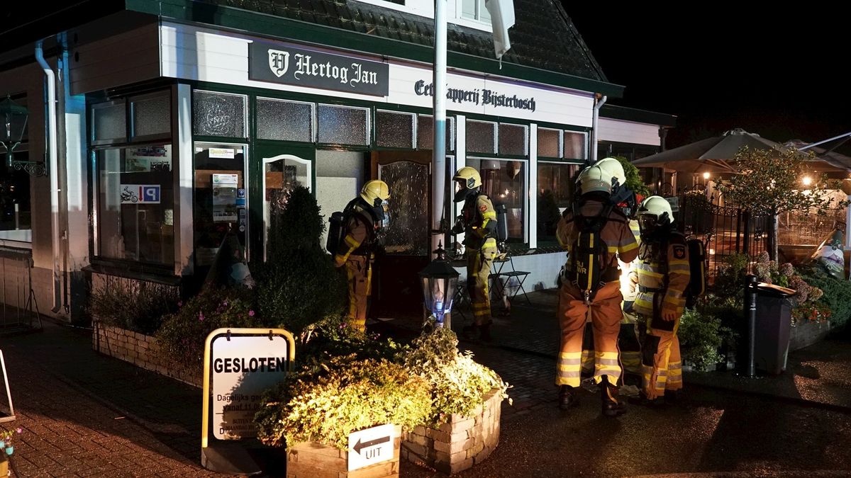 Veel rookschade door brand bij restaurant in Welsum
