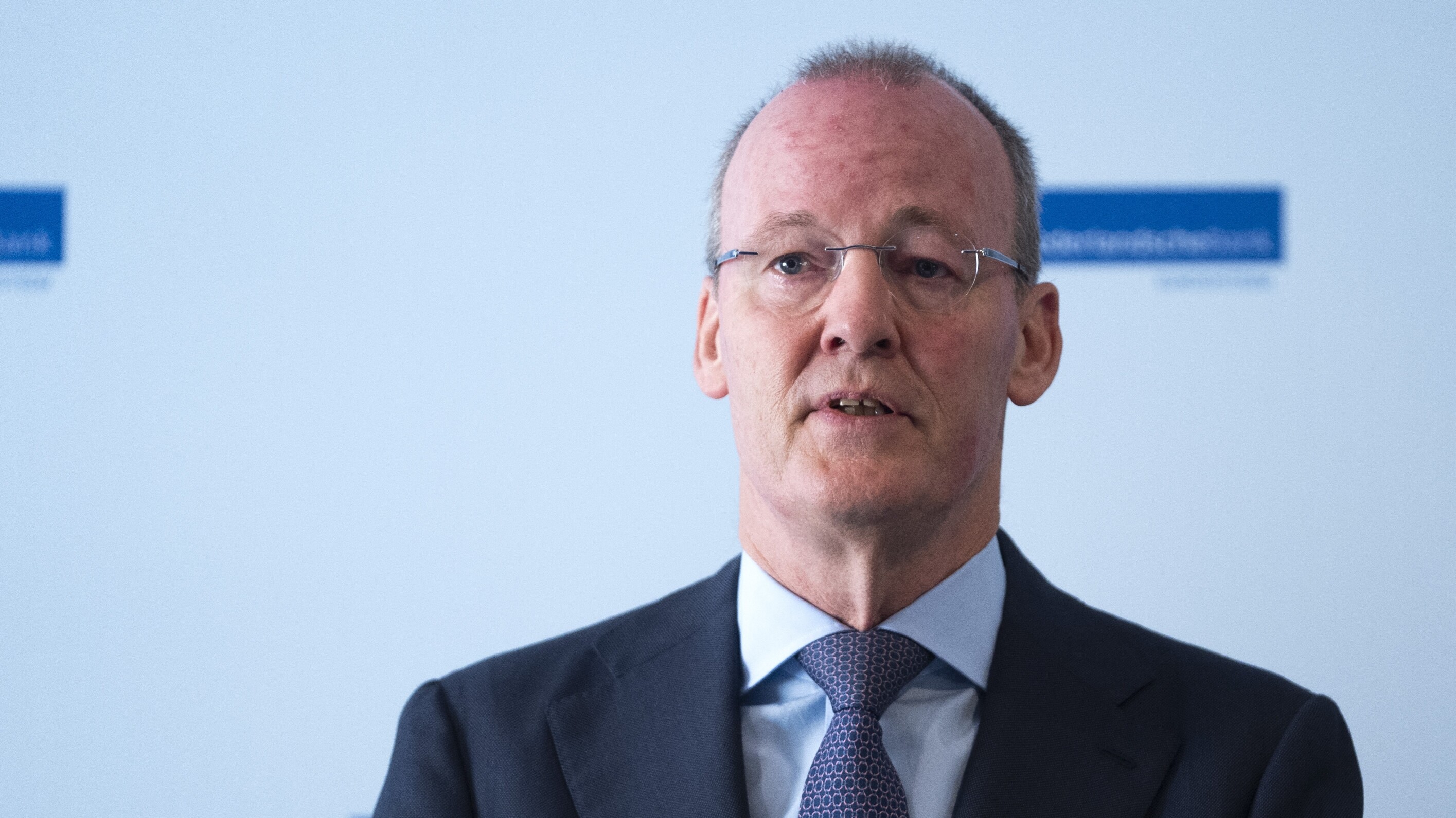 Bankdirekteur Klaas Knot set syn tosken yn de Lelyline