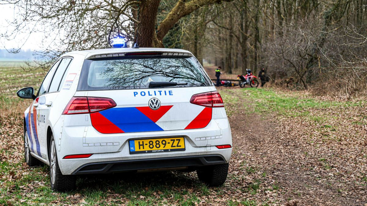 Motorrijder naar ziekenhuis na ongeluk op bospad bij Buinen
