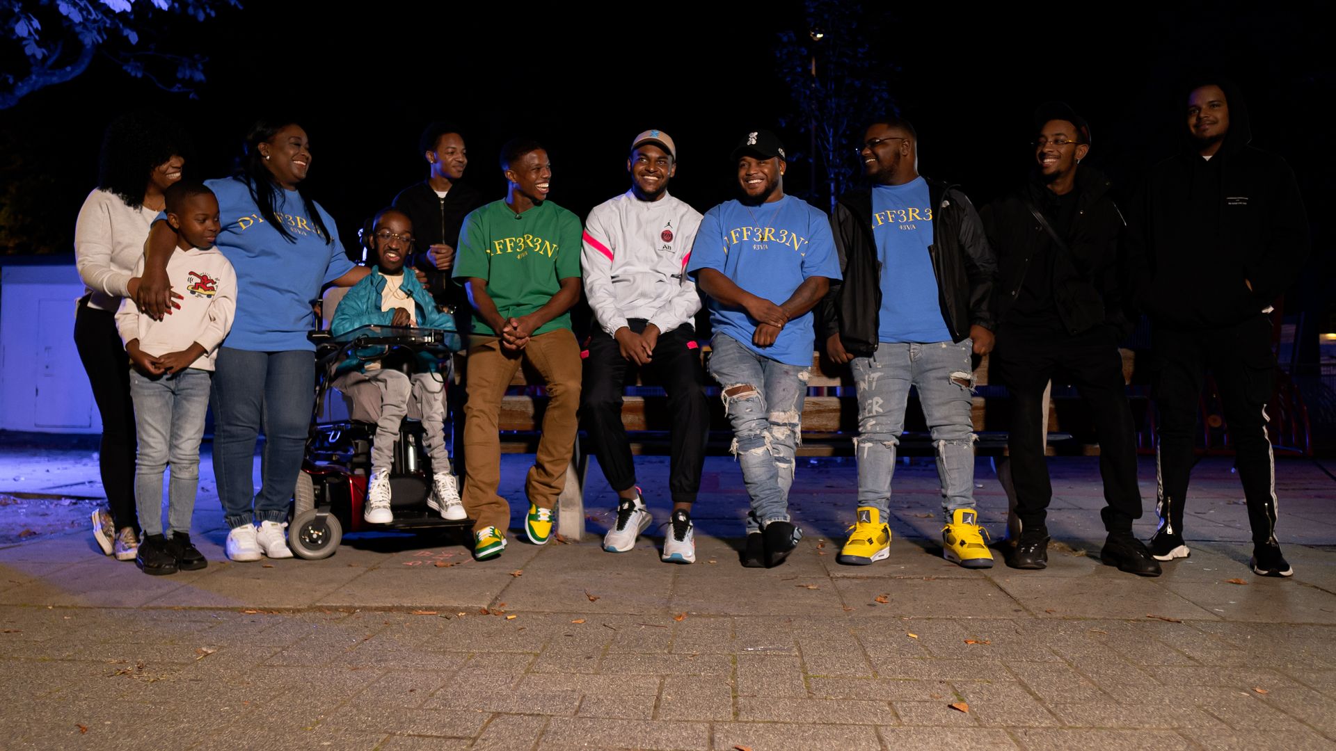 Tyrell Malacia met zijn 'familie'