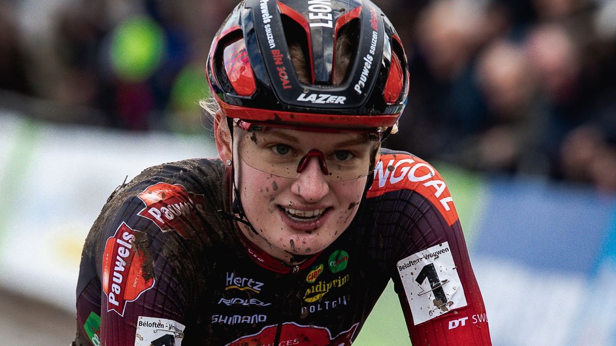 Burgumse Leonie Bentveld wint NK veldrijden bij beloften