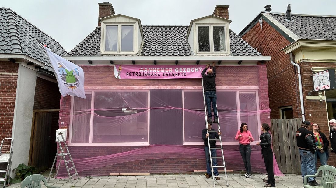 Het ingepakte huis in Loppersum