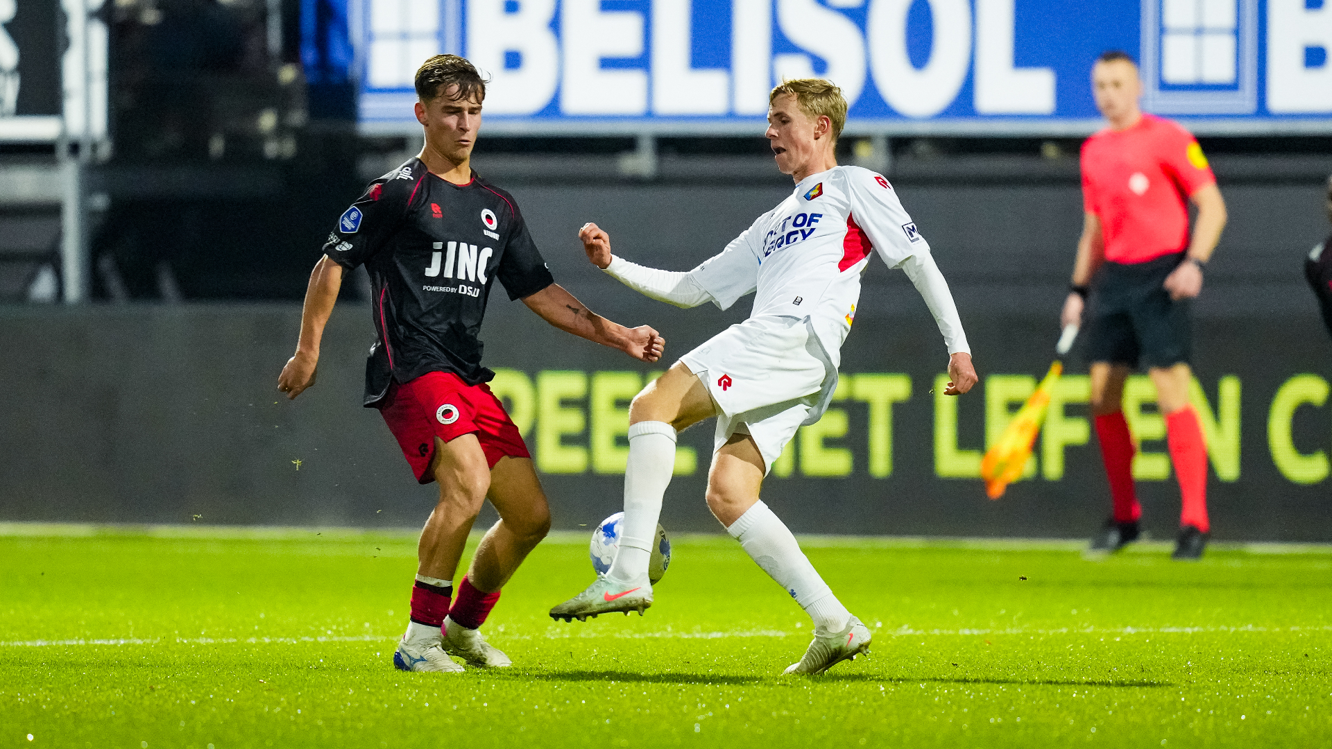 Noah Naujoks kreeg in de eerste helft tegen Telstar drie kansen.