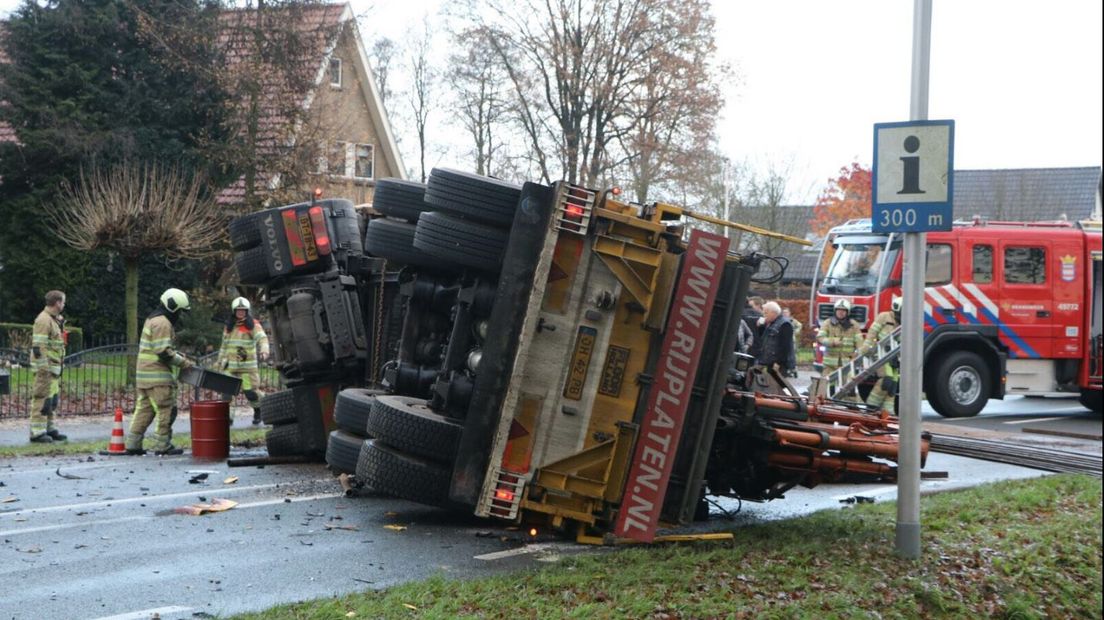 Verkeer tussen Ede en Zeist, dat rijdt op de N224, is maandagavond lange tijd omgeleid ter hoogte van De Klomp.