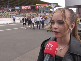 Emma Kok (16) zong Wilhelmus voor de start van MotoGP: 'Mega grote eer'