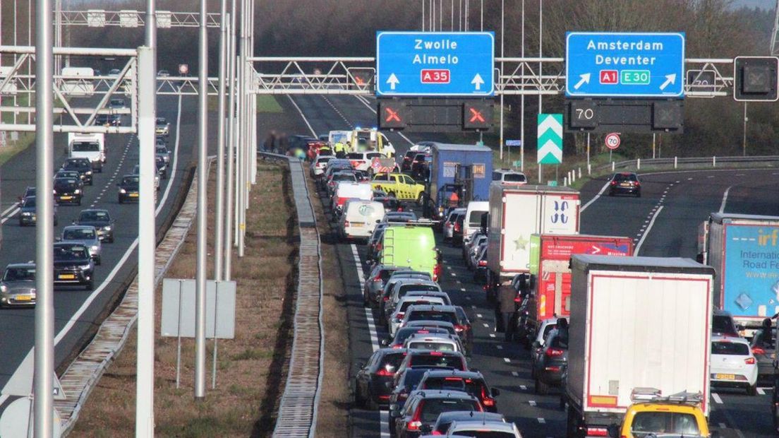 Bij het ongeluk op de A35 waren meerdere voertuigen betrokken