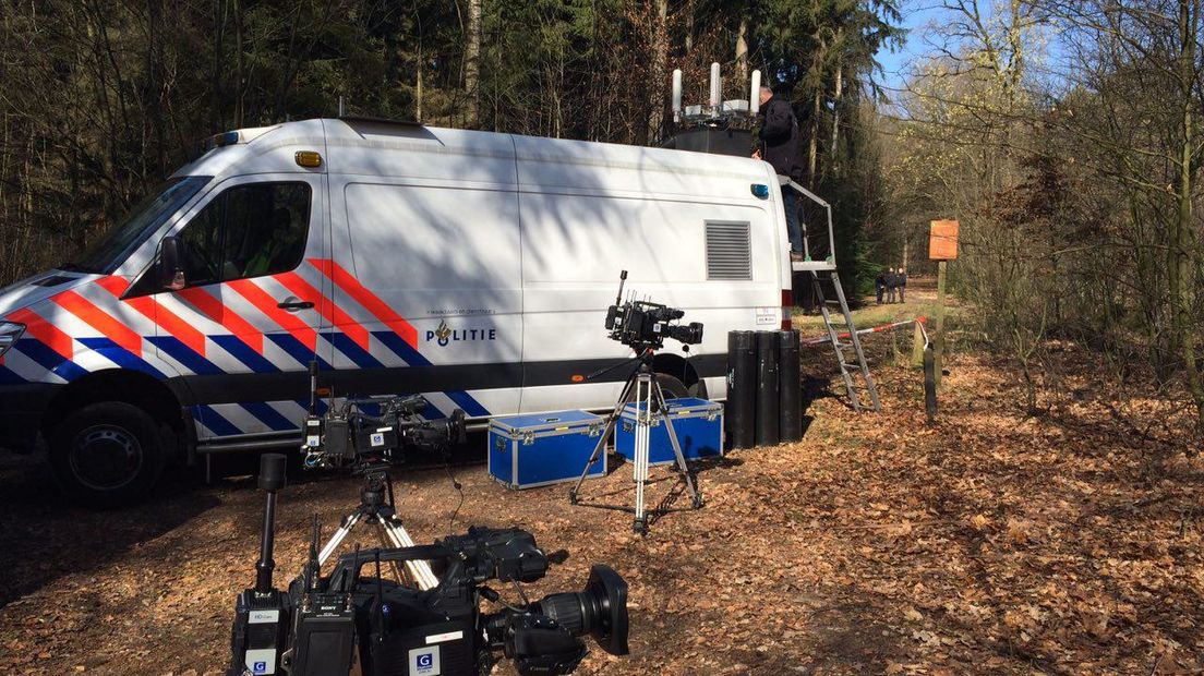 De reconstructie wordt op video vastgelegd (Rechten: RTV Drenthe/Edwin van Stenis)