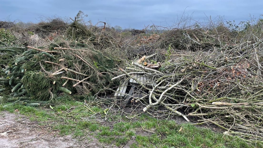 Een paasbult in opbouw tussen Erm en Sleen